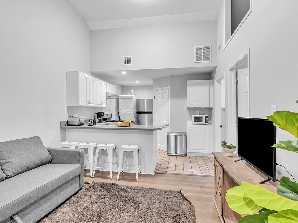 1st image of 1820 Parkway #1