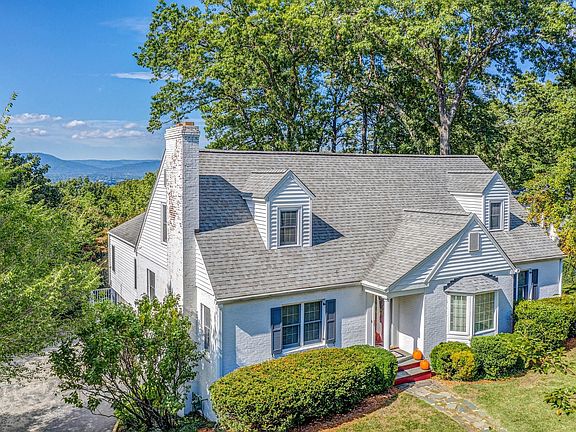 2nd image of 3720 Peakwood Dr SW