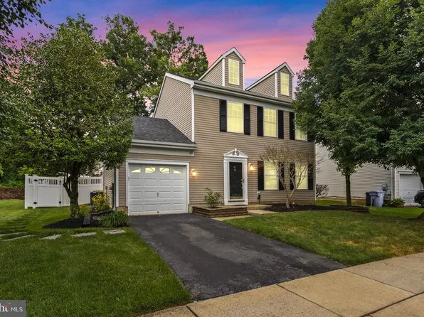 45 Lincoln Dr, Columbus, NJ 08022