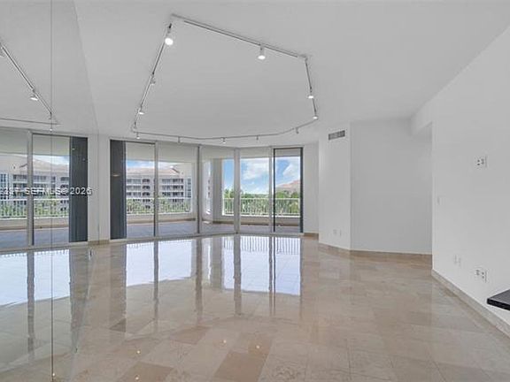 5th image of 715 Crandon Blvd #Penthouse Cu-5