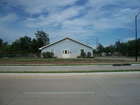 3rd image of 400 N Enterprise Blvd