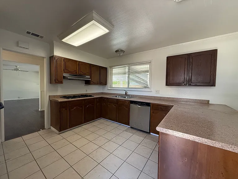 1815 N Westwood Ave — Photo 12