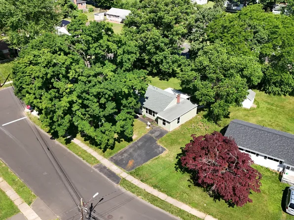 48 London Road, Windsor, CT 06095