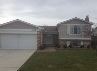 2132 Fox Hill Dr, Sterling Heights, MI 48310