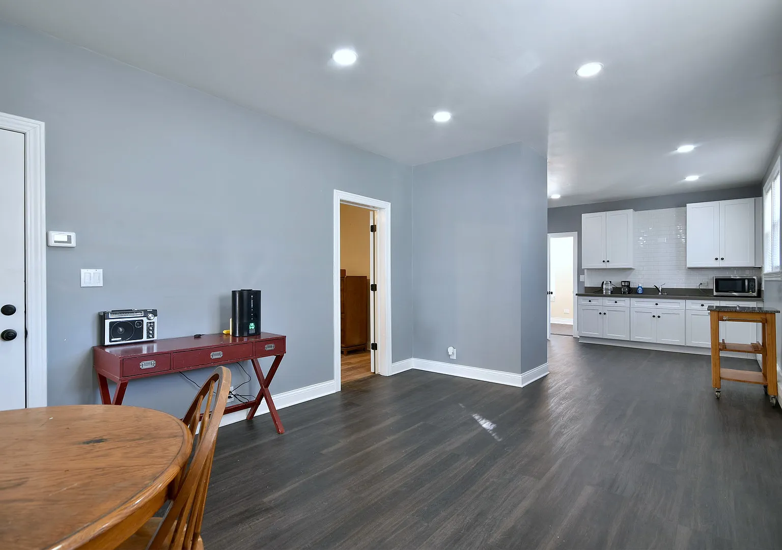 2 bed, 1100 sqft, $2,250 — Photo 2