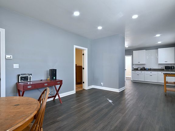 2nd image of 3521 Oak Ave #2
