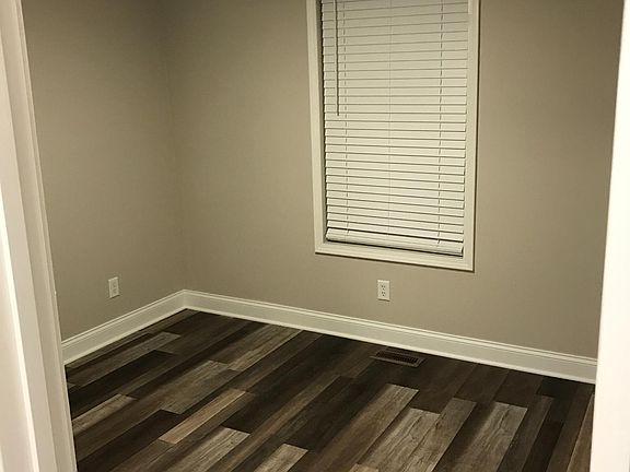 5th image of 105 N Elm St #103