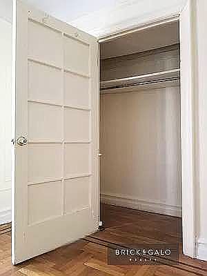 5th image of 2110 Westbury Ct APT 2H