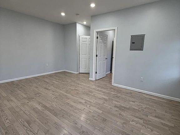 4th image of 65 N 6th St Floor 2