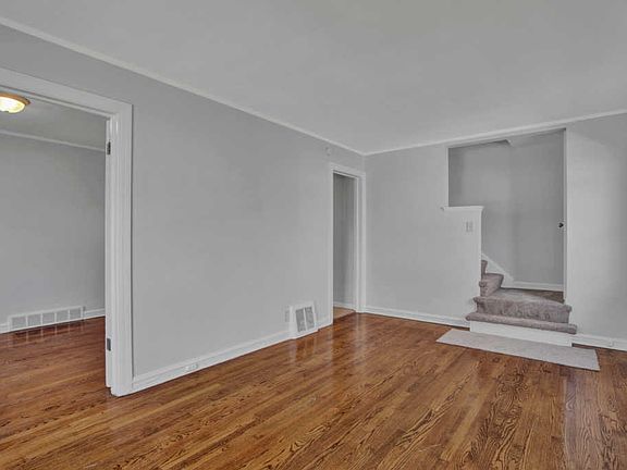 4th image of 4304 Oak St
