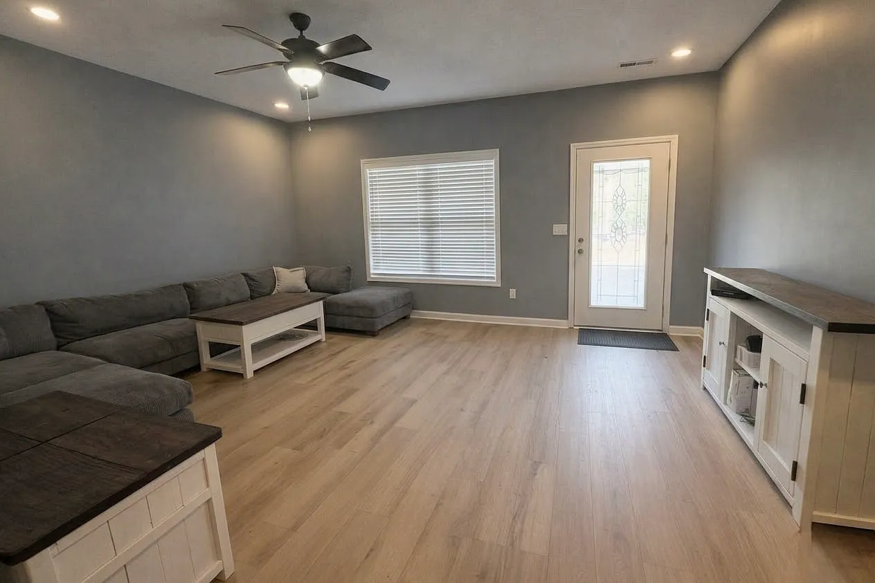 3 bed, 2.5 bath, 1932 sqft, $2,000 — Photo 3