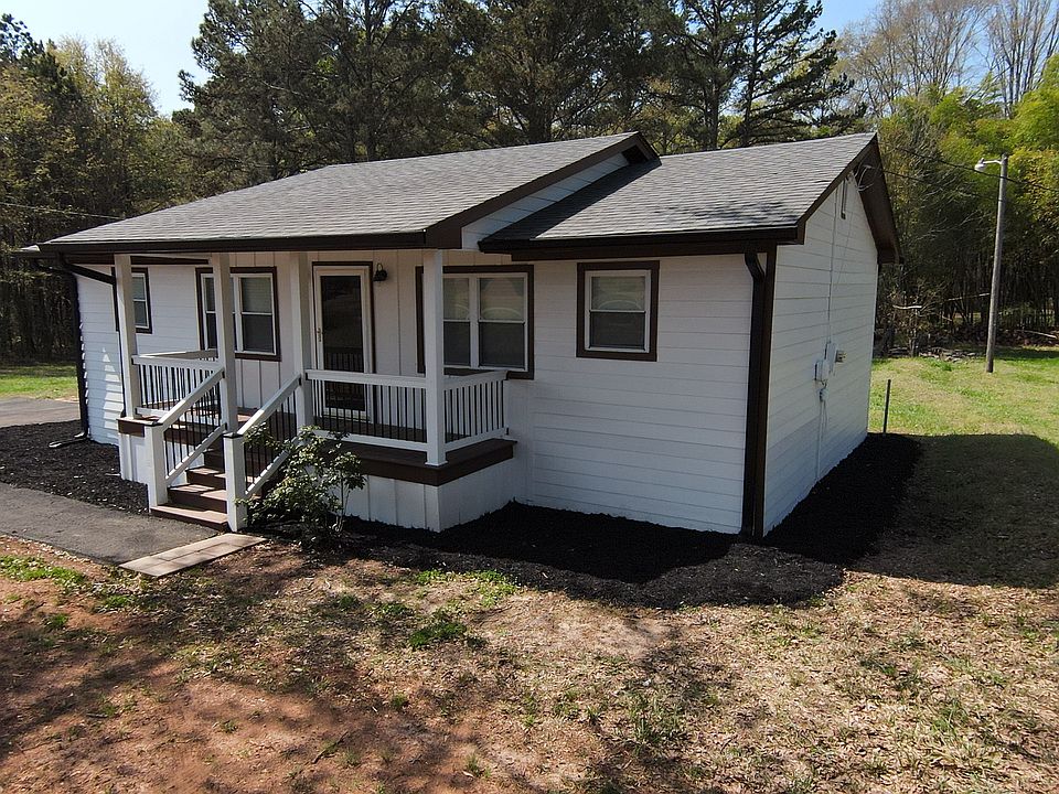 Front porch with lots of shade from the large oak tree and newly installed composite deck and stairs.