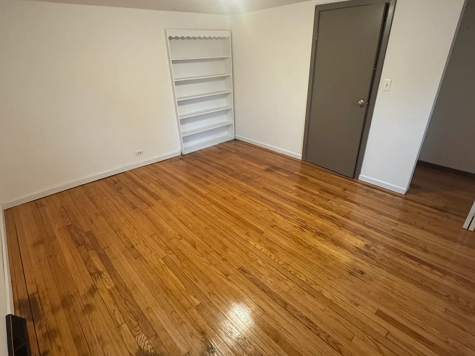 3 bed, 1347 sqft, $2,200 — Photo 4