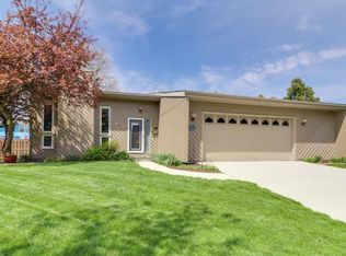 1218 Nicki Dr, Bloomington, IL