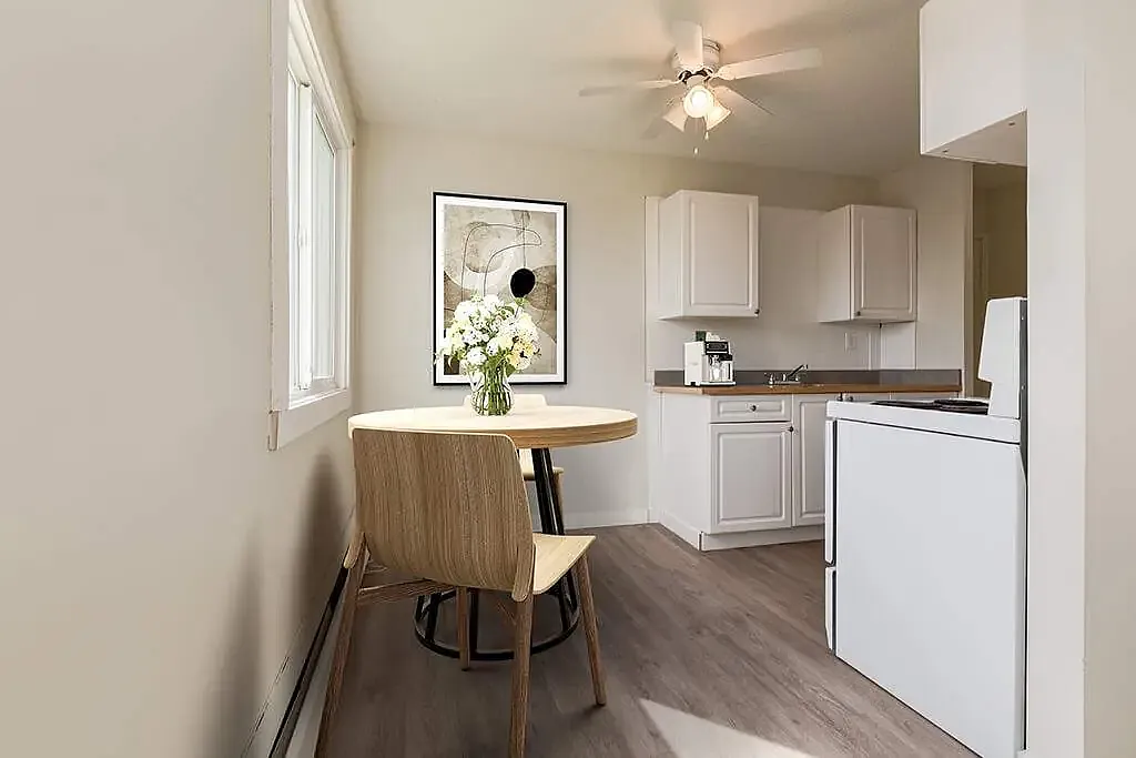 Valleyview Manor — Photo 2