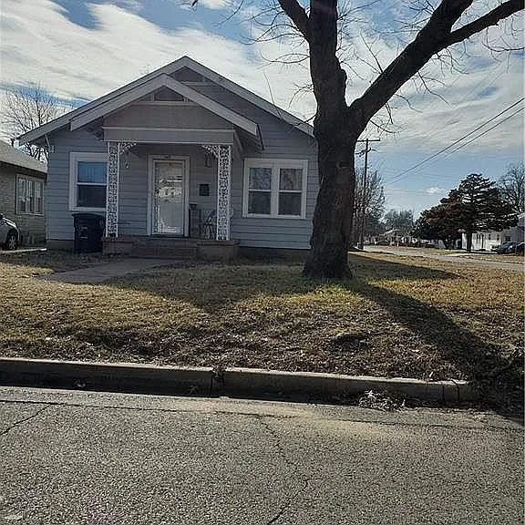 545 W Wood St — Photo 1