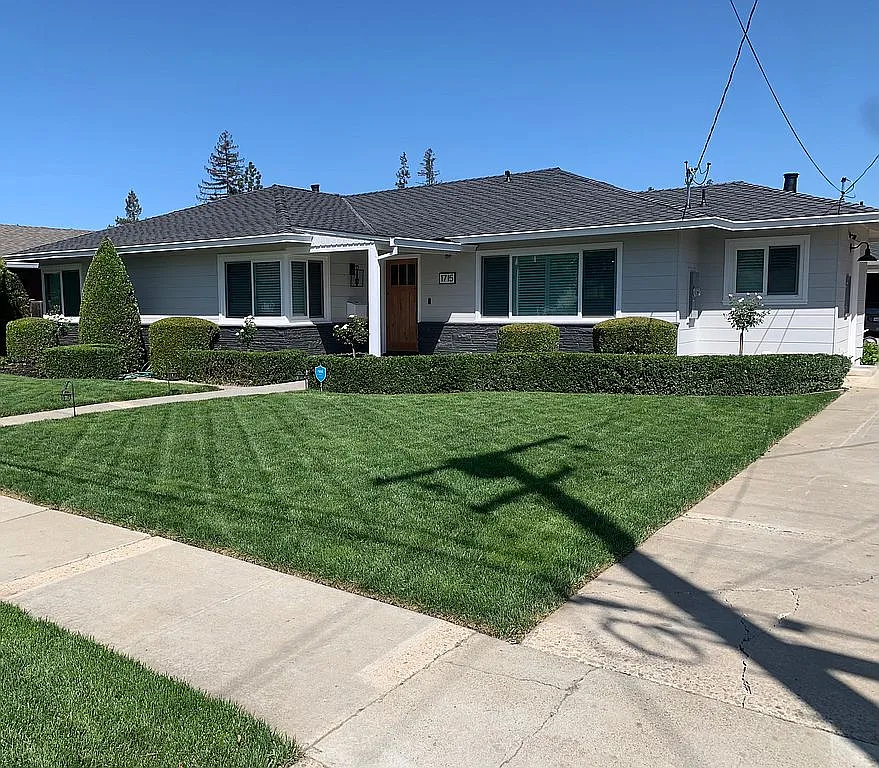 1715 Santa Barbara Dr photo 1