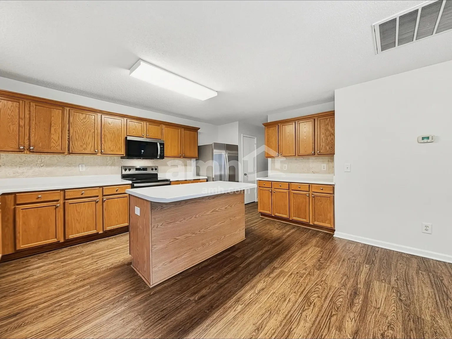 3 bed, 2.5 bath, 2237 sqft, $2,035 — Photo 4