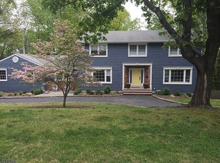 60 Rockledge Dr, Livingston, NJ 07039