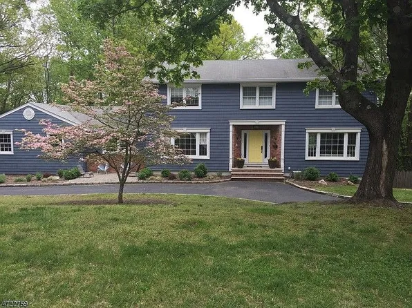 60 Rockledge Dr, Livingston, NJ 07039