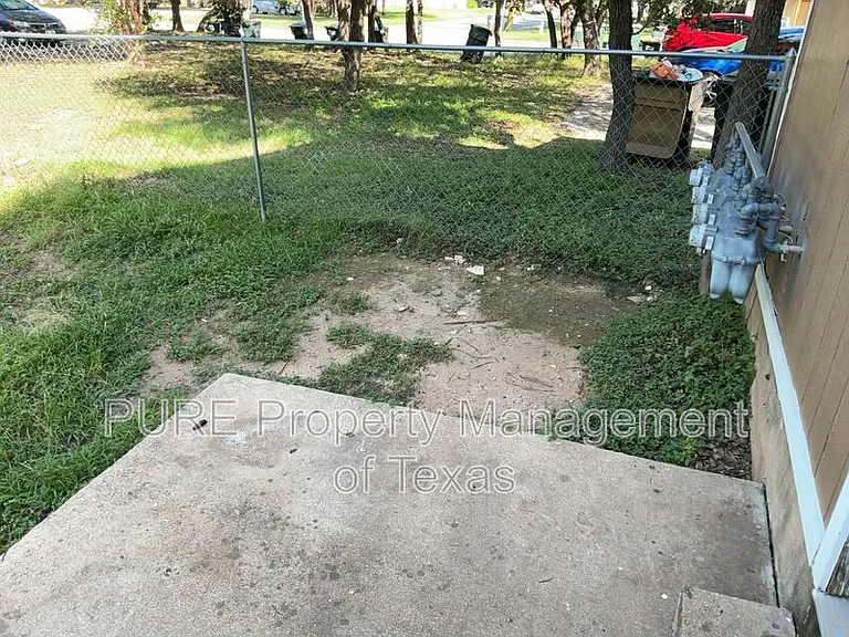 403 Hedgewood Dr #B — Photo 27