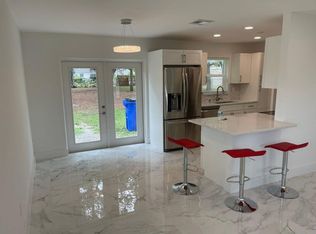 372 NW 4th Ct, Deerfield Beach, FL 33441