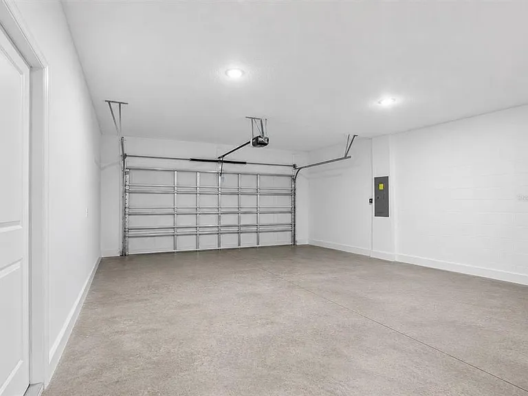 10009 Surrey Rose Dr — Photo 28