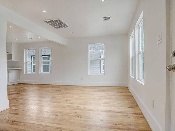 4th image of 6107 N Main St