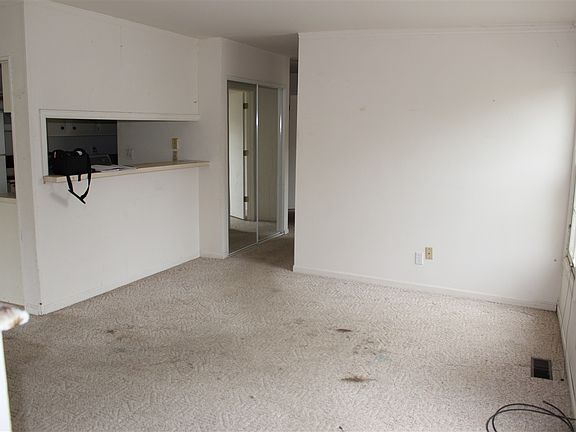 3rd image of 1426 Hobnail Ct