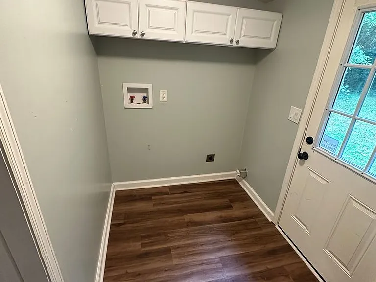 214 Walter St — Photo 16