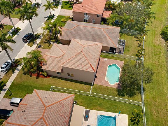 3rd image of 5023 Pebblebrook Way