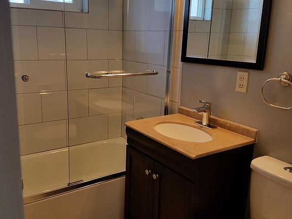 5th image of 3290 Moorpark Ave