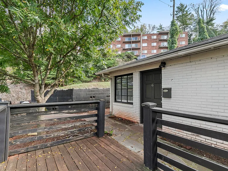 Wesley Apartments — Photo 7