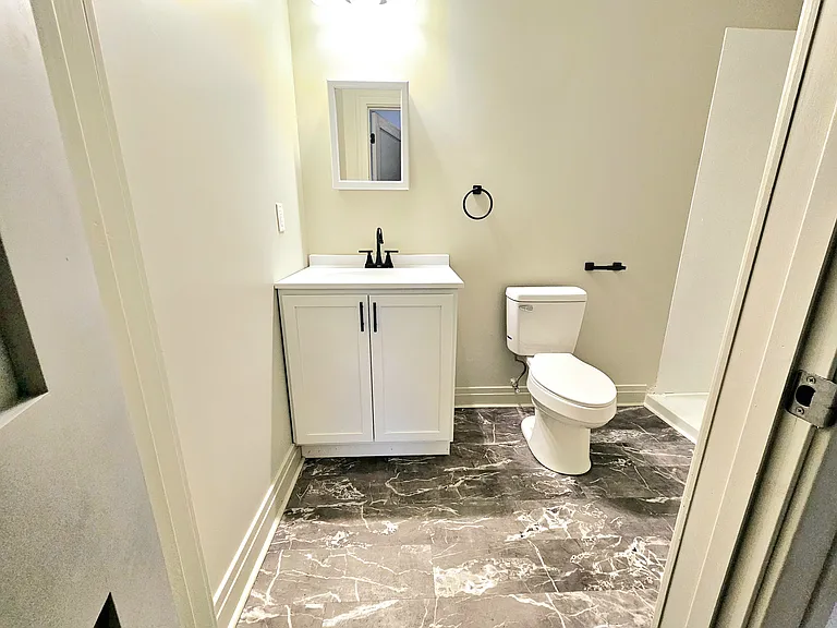 486 Franklin St — Photo 6