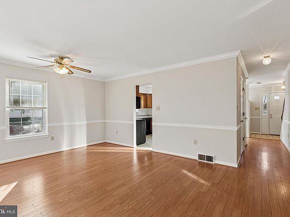 3rd image of 134 Westridge Pl S