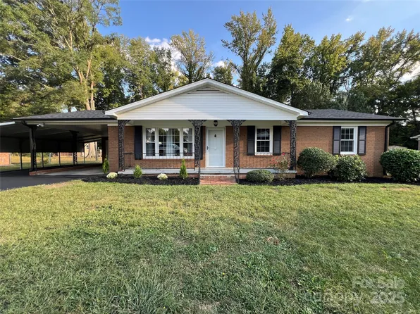 325 Briarcliff Dr, Kannapolis, NC 28081