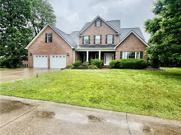 40 Wildrose Dr, Scott Depot, WV 25560