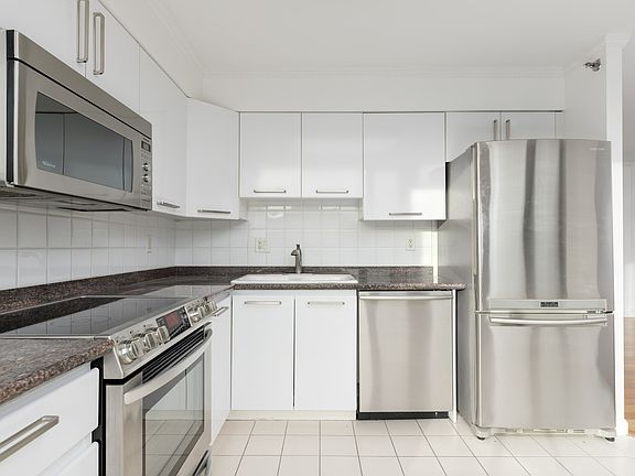 4th image of 2201 Pine St #604