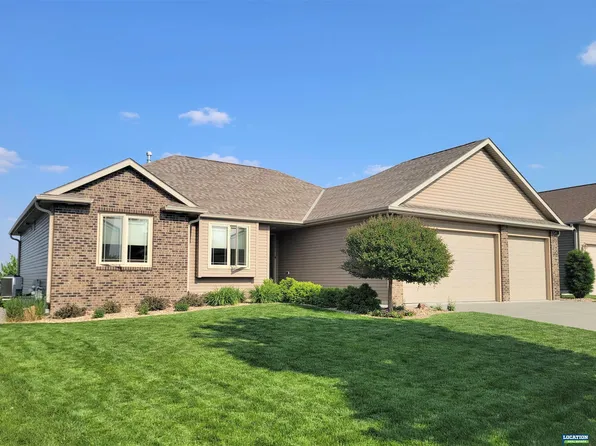 3222 Rawhide Dr, Lincoln, NE 68507