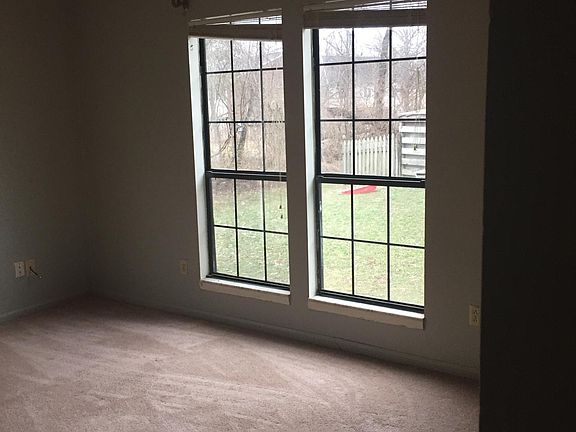 3rd image of 831 Crofton Pl