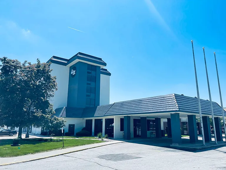 The McCoy at 8035 Apartments - Clive — Photo 44