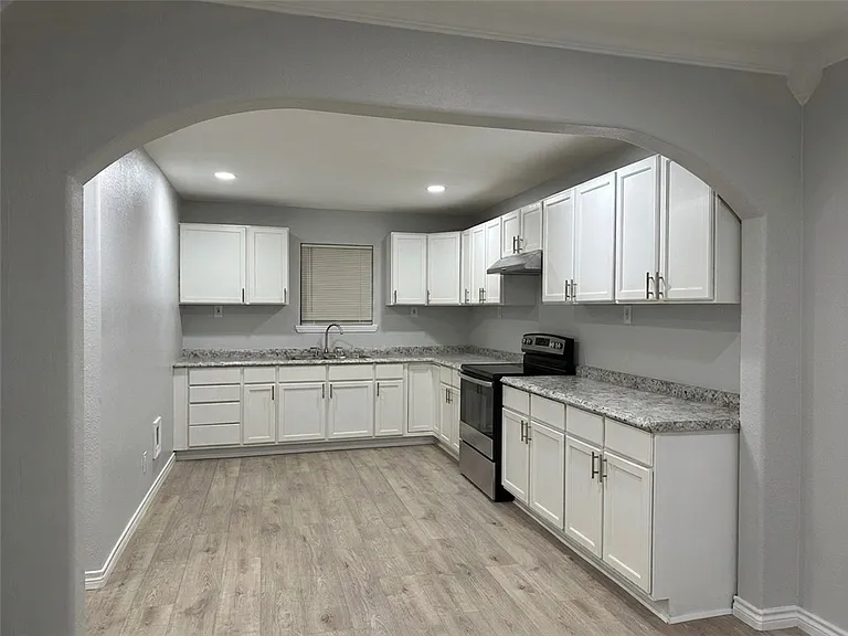 1202 Main Dr — Photo 9