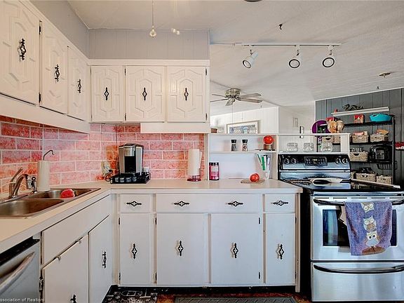 2nd image of 5005 Roanoke St