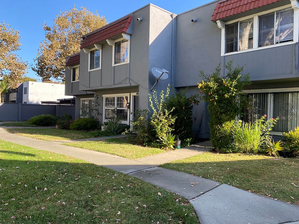 1st image of 297 Grecia Ct