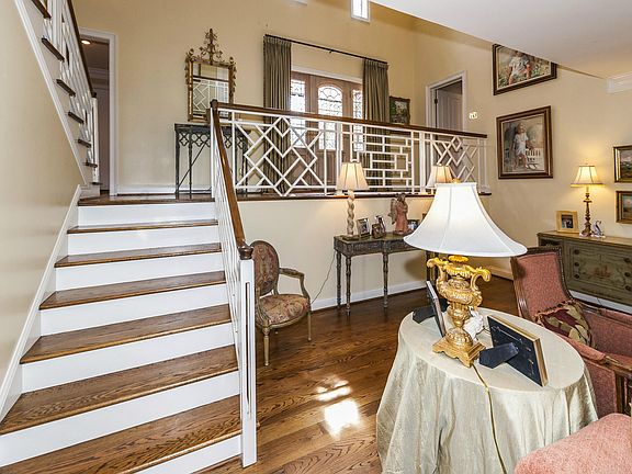 3rd image of 2208 Lake Ln