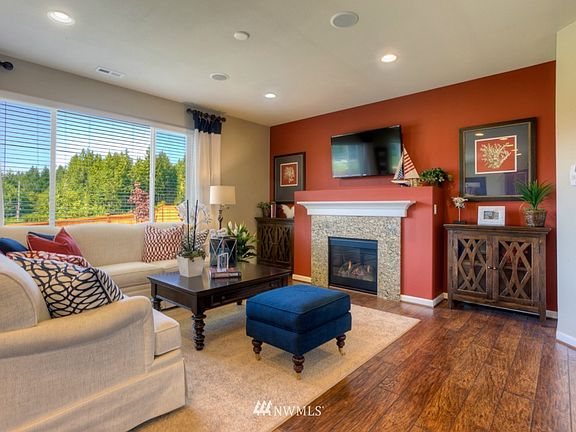2nd image of 4108 Cameron Lane NE