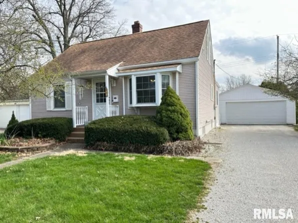 51 Illini Dr, Taylorville, IL 62568