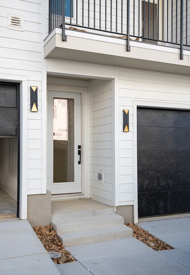 4 bed, 3.5 bath, 1954 sqft, $2,599 — Photo 2