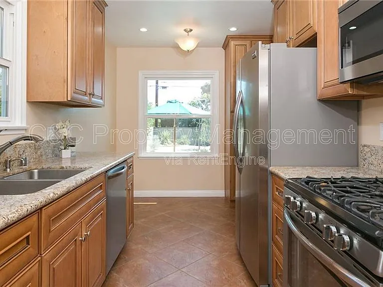 11252 Delano St — Photo 14