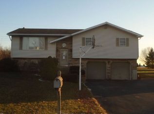3820 Maple Tree Ln, Slatington, PA 18080